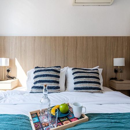 לרנקה Whispering Palms 1-Br Apt By Finikoudes Beach מראה חיצוני תמונה