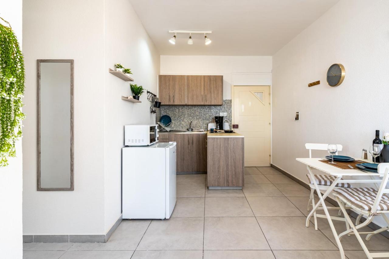 לרנקה Whispering Palms 1-Br Apt By Finikoudes Beach מראה חיצוני תמונה
